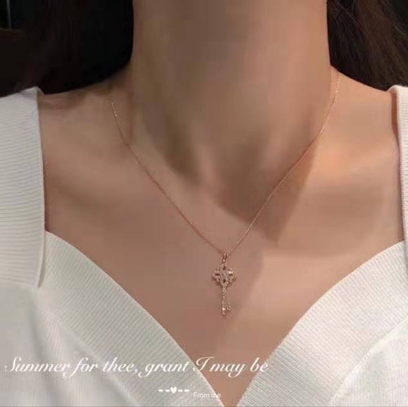 Sterling silver diamond key necklace - Picture 4 of 8